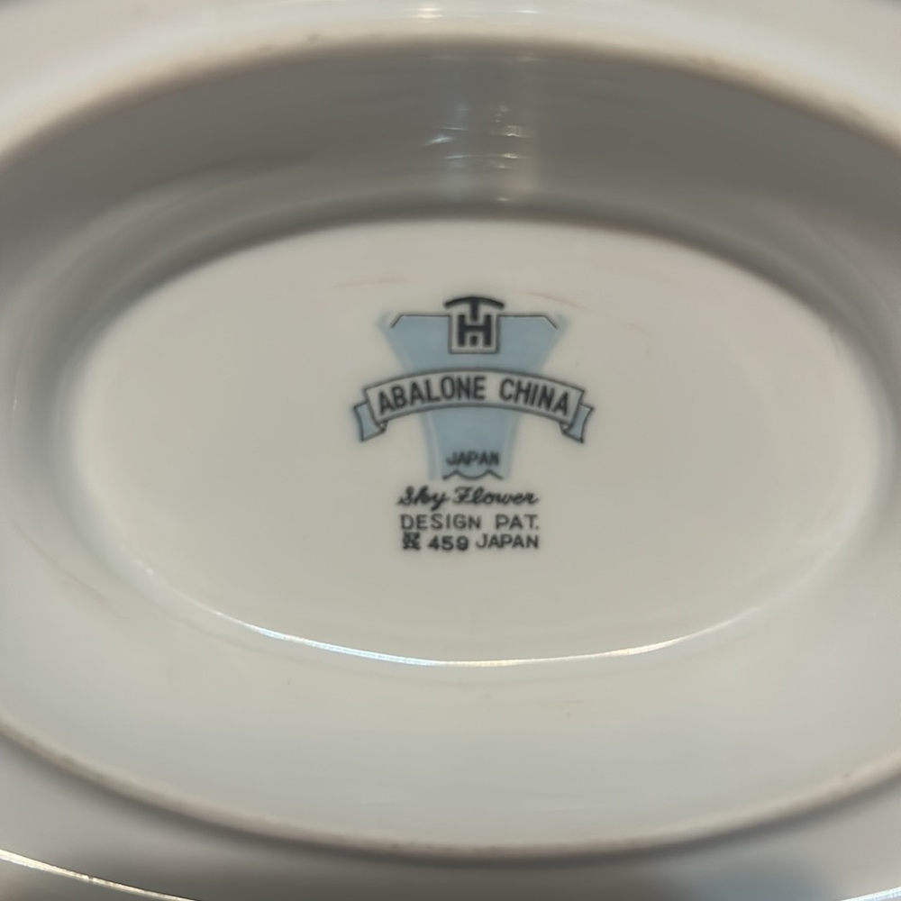 Gravy Boat Dish Abalone China
Japan Shy Flower Design Pat 459
Vintage - Picture 3 of 3